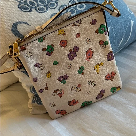 Coach Kitt Floral Crossbody leather Bag - Cream - Picture 4 of 6